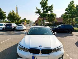 Weiß Gebraucht 2021 BMW 320 Shadowline Limousine | 27.500 € (Fairer Preis)