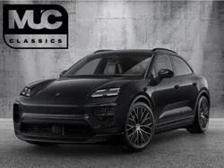 Tiefschwarzmetallic Gebraucht 2024 Porsche Macan SUV | 96.152 € (Superpreis)