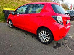 Rot Gebraucht 2014 Toyota Yaris Edition Limousine | 6.500 € (Fairer Preis)