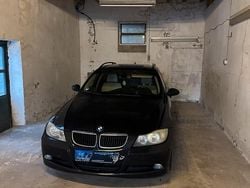 Schwarz Gebraucht 2007 BMW 318 Kombi | 2.300 €