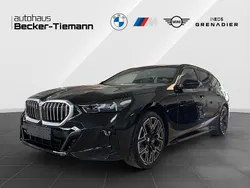 Saphirschwarz metallic Neu 2025 BMW 540 Exclusive Kombi | 80.908 € (Fairer Preis)
