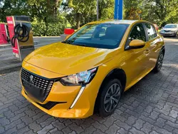 Gelb Gebraucht 2021 Peugeot e-208 Kleinwagen | 12.000 € (Fairer Preis)