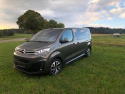Grau Gebraucht 2020 Citroën Spacetourer Feel Van / Kleinbus | 26.900 € (Fairer Preis)
