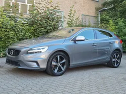 Grau Gebraucht 2019 Volvo V40 R-Design Kombi | 12.500 € (Guter Preis)
