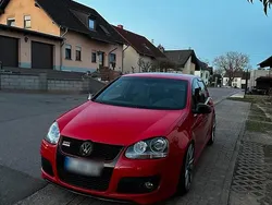 Rot Gebraucht 2007 VW Golf V Edition Kleinwagen | 13.000 €