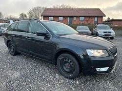 Schwarz Gebraucht 2017 Skoda Octavia Ambition Kombi | 5.800 € (Superpreis)