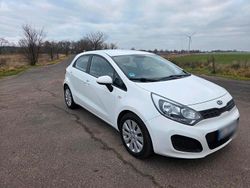 Weiß Gebraucht 2012 Kia Rio Kleinwagen | 5.390 € (Fairer Preis)