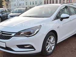Weiß Gebraucht 2016 Opel Astra Edition Kombi | 10.899 € (Fairer Preis)