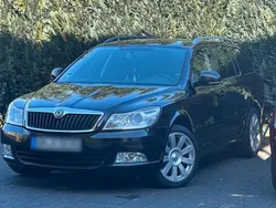 Schwarz Gebraucht 2010 Skoda Octavia Kombi | 3.699 €