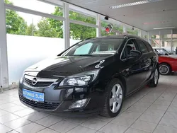 Schwarz Gebraucht 2011 Opel Astra Kombi | 4.590 € (Guter Preis)
