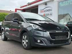 Grau Gebraucht 2015 Peugeot 5008 Active Van / Kleinbus | 7.999 € (Fairer Preis)