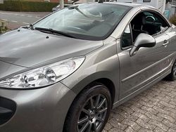 Grau Gebraucht 2009 Peugeot 207 CC Cabrio | 3.200 € (Fairer Preis)