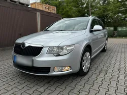 Grau Gebraucht 2012 Skoda Superb Kombi | 7.555 € (Fairer Preis)