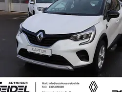 Perlmuttweiß metallic, black Gebraucht 2022 Renault Captur Equilibre SUV | 20.790 € (Etwas zu teuer)