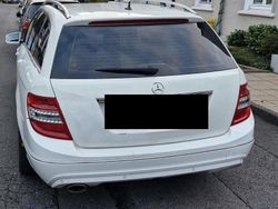Weiß Gebraucht 2011 Mercedes 220 Kombi | 5.900 €