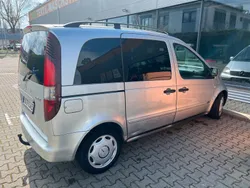Silber Gebraucht 2005 Mercedes Vaneo Van / Kleinbus | 2.855 €