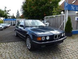 Dunkelblau (metallic) Gebraucht 1989 BMW 730 Limousine | 9.900 €