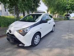 Weiß Gebraucht 2020 Toyota Aygo Kleinwagen | 5.850 € (Fairer Preis)