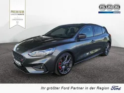 Grau / magnetic grau Gebraucht 2021 Ford Focus ST Limousine | 26.980 € (Guter Preis)