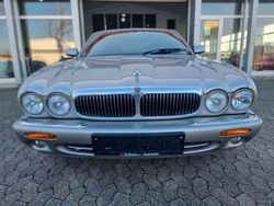 Grau Gebraucht 2000 Jaguar XJR Limousine | 9.900 €
