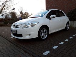 Weiß Gebraucht 2012 Toyota Auris Design Limousine | 6.750 € (Fairer Preis)