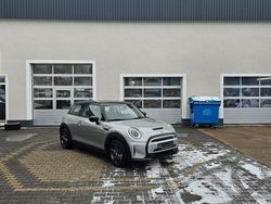 Melting silver iii Gebraucht 2023 Mini Cooper SE Kleinwagen | 20.990 € (Fairer Preis)