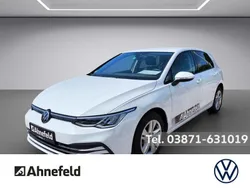 Weiß Gebraucht 2022 VW Golf VIII Life Limousine | 19.950 € (Fairer Preis)