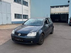 Blau Gebraucht 2005 VW Golf V Kleinwagen | 2.350 € (Fairer Preis)