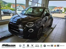 Schwarz Gebraucht 2023 Fiat 500e La Prima Kleinwagen | 23.485 € (Etwas zu teuer)