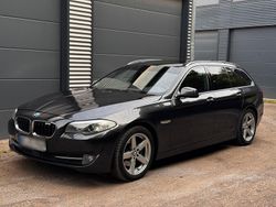 Grau Gebraucht 2011 BMW 525 Kombi | 11.000 €