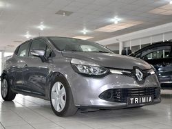 Grau Gebraucht 2015 Renault Clio IV Dynamique Limousine | 7.400 € (Fairer Preis)
