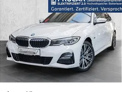 Weiß Gebraucht 2022 BMW 320 M Sport Kombi | 31.700 € (Superpreis)