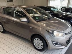 Braun Gebraucht 2013 Hyundai i20 Classic Limousine | 4.490 € (Fairer Preis)