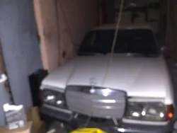 Weiß Gebraucht 1983 Mercedes E230 Limousine | 7.500 €