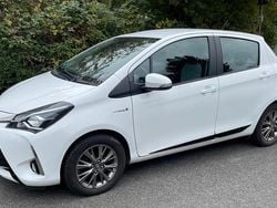 Weiß Gebraucht 2017 Toyota Yaris Hybrid Kleinwagen | 12.600 € (Guter Preis)