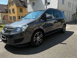 Grau Gebraucht 2010 Opel Zafira Edition Van / Kleinbus | 8.499 €
