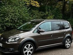 Braun Gebraucht 2011 VW Touran Cross Van / Kleinbus | 8.500 € (Etwas zu teuer)