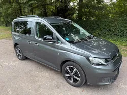 Grau Gebraucht 2021 VW Caddy Life Van / Kleinbus | 26.000 € (Fairer Preis)