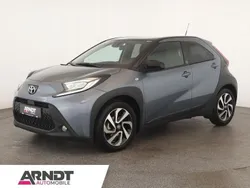 Celestite grey / night sky black Gebraucht 2024 Toyota Aygo Team Kleinwagen | 17.484 € (Etwas zu teuer)