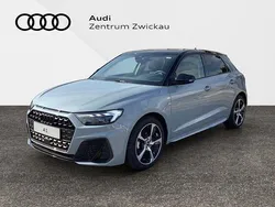 Pfeilgrau perleffekt Neu 2025 Audi A1 Sportback S-Line Kleinwagen | 33.355 € (Teuer)