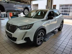 Perlmutt weiss Gebraucht 2022 Peugeot 2008 Allure SUV | 17.890 € (Guter Preis)