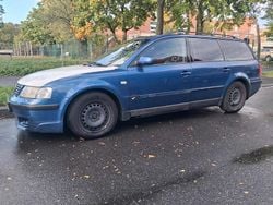 Blau Gebraucht 2000 VW Passat Kombi | 299 € (Superpreis)