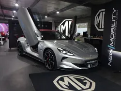 Medal silver Neu 2025 MG Cyberster Cabrio | 69.170 € (Fairer Preis)