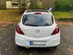 Weiß Gebraucht 2013 Opel Corsa Color Edition Limousine | 4.500 € (Fairer Preis)