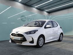 Weiß Gebraucht 2022 Toyota Yaris Hybrid Business Edition Limousine | 20.239 € (Fairer Preis)