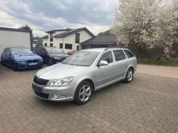 Brilliantsilber metallic Gebraucht 2013 Skoda Octavia Family Kombi | 6.399 € (Superpreis)