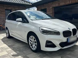 Weiß Gebraucht 2020 BMW 220 Gran Tourer M Sport Van / Kleinbus | 21.500 € (Fairer Preis)