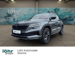 Graphitegrau metallic Gebraucht 2024 Skoda Karoq SportLine SUV | 33.690 € (Fairer Preis)