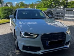 Weiß Gebraucht 2012 Audi A4 S-Line Limousine | 15.000 €
