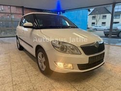 Weiß Gebraucht 2013 Skoda Fabia Fresh Limousine | 5.999 € (Fairer Preis)